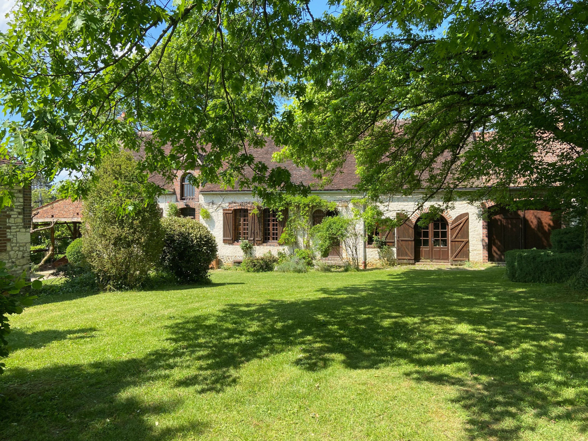 Vous serez séduit par cette Longère et sa maison d'amis de 2