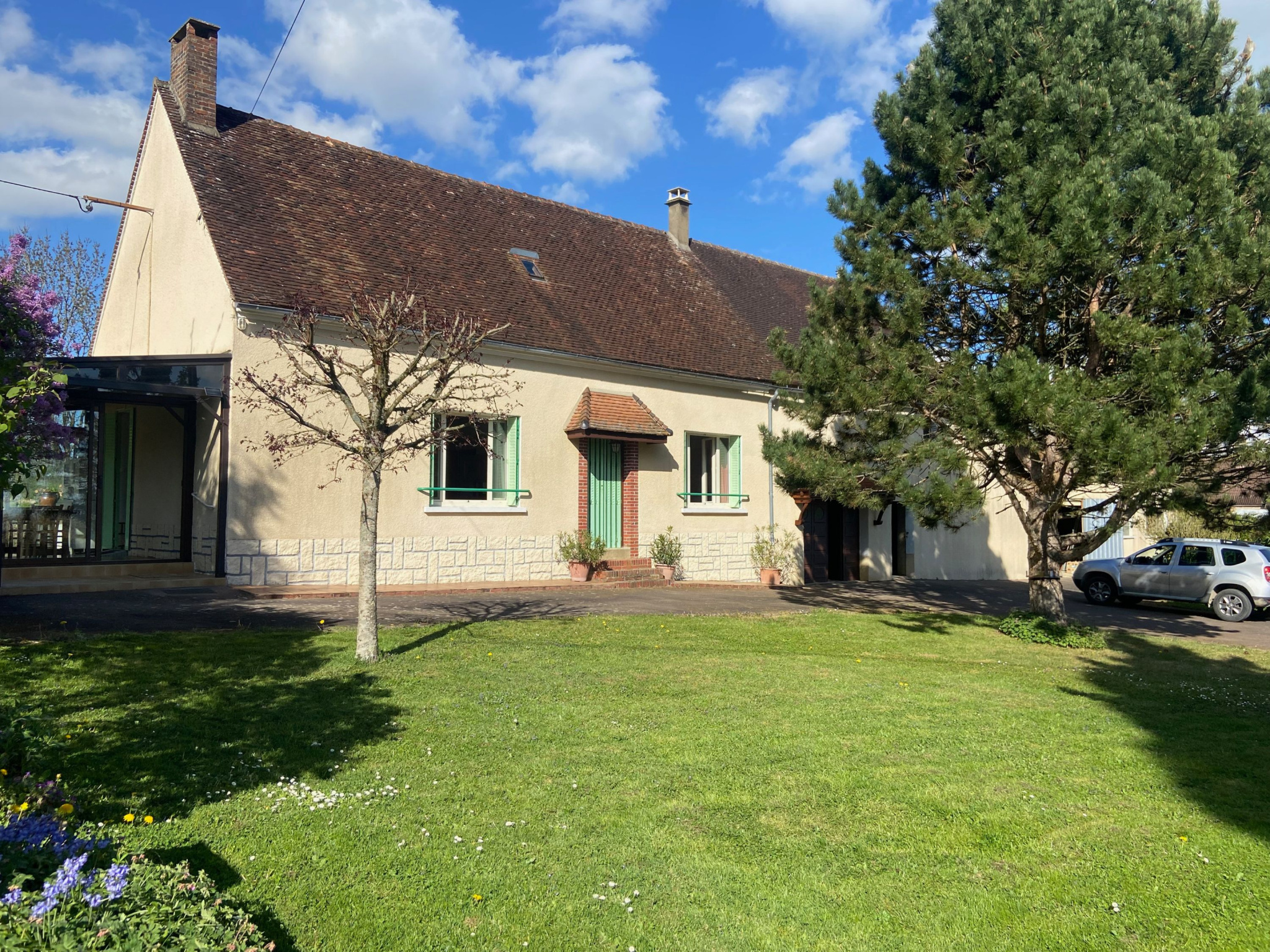 A TOUCY, cette jolie fermette avec potentiel, garage/atelier