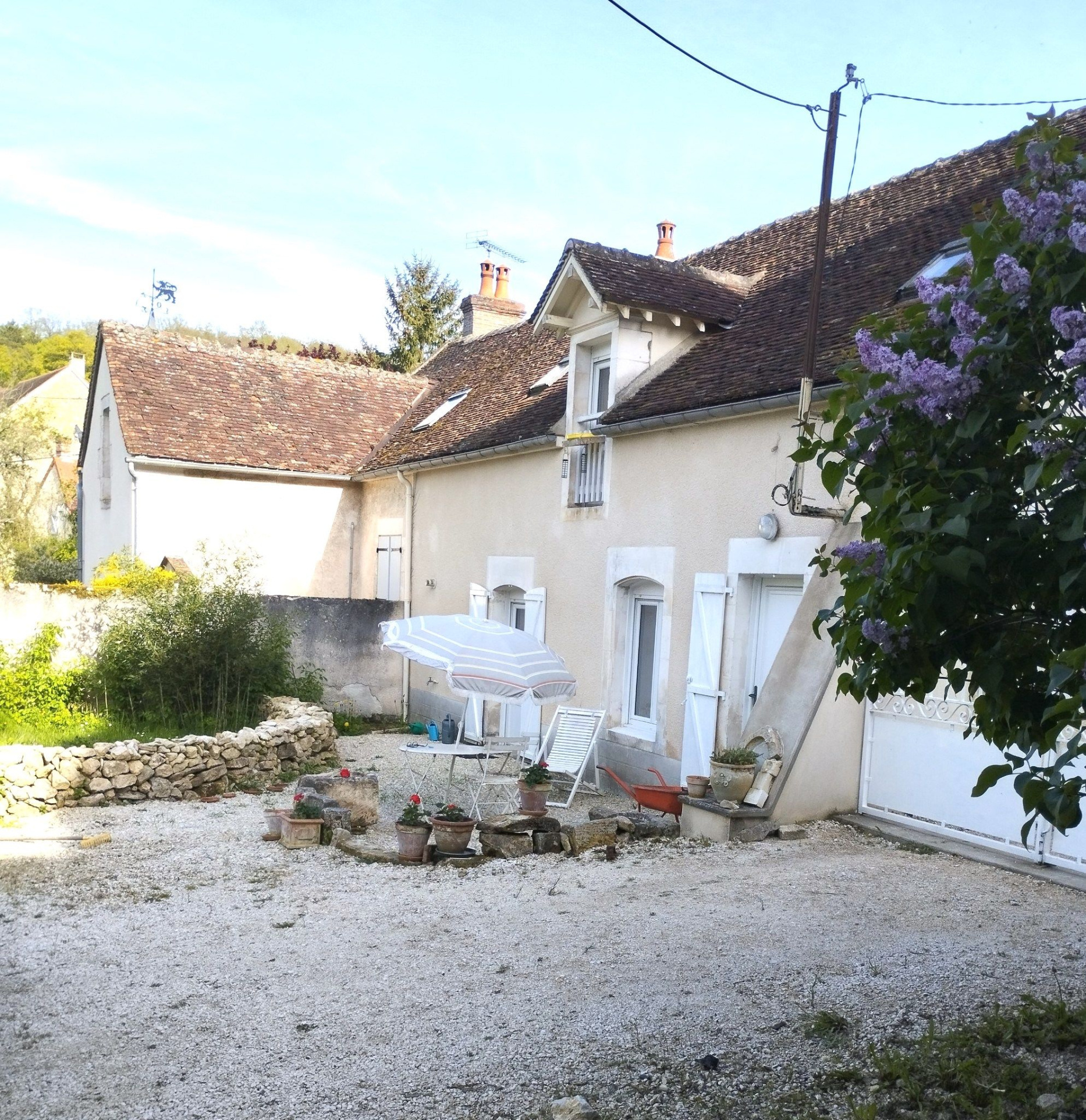 A 14 mn de TOUCY Maison ancienne de 89 m2, maison d'amis de