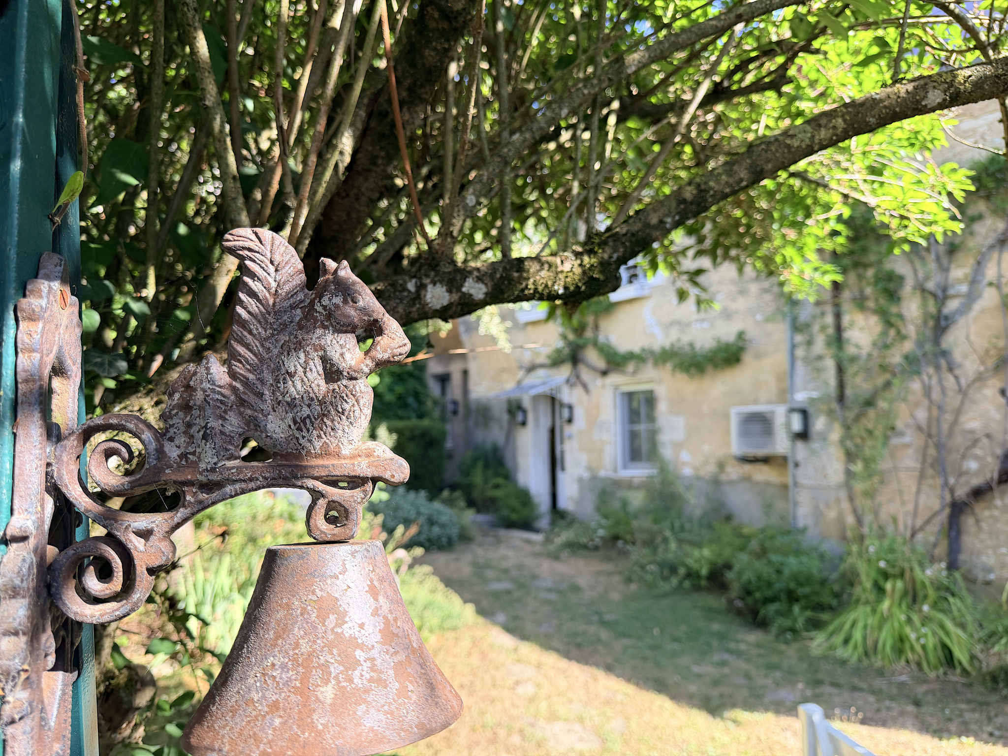A Thury, (89520) à - de 2 H de PARIS, 10 mn de Saint Sauveu