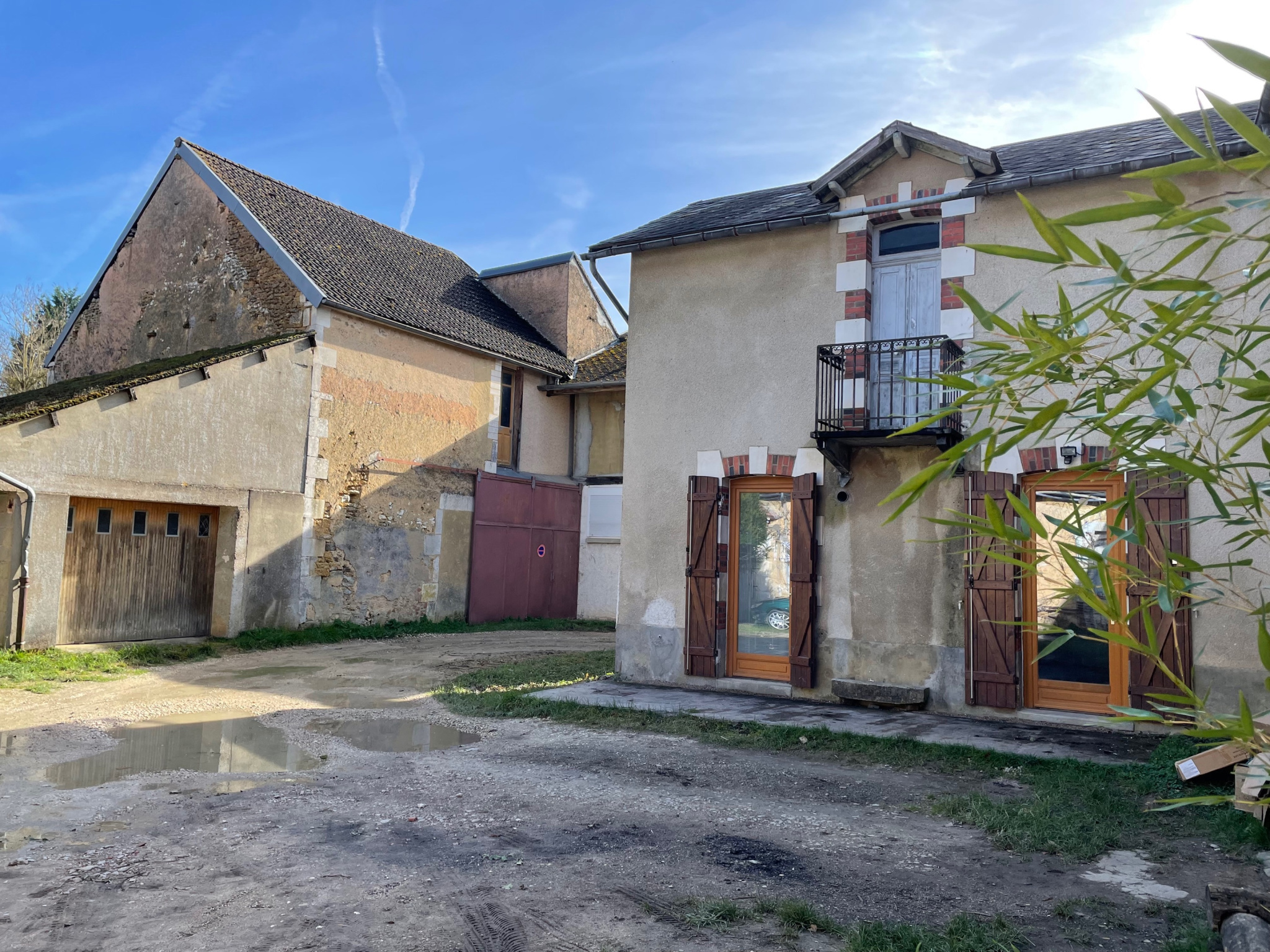 Jolie maison ancienne située au coeur d'un petit village de