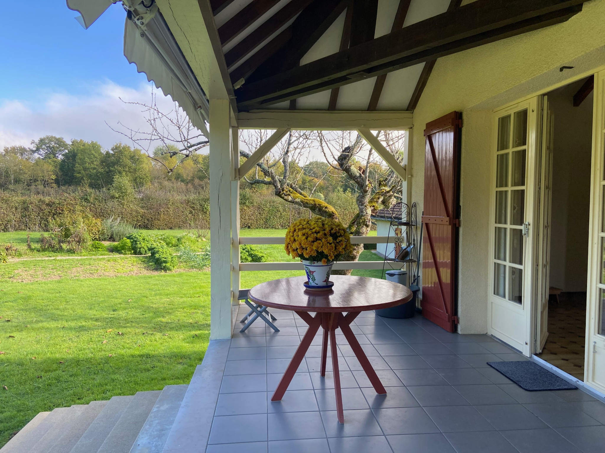 À seulement 1h30 de Paris par l'A6 PROPRIÉTÉ AVEC MAISON DE
